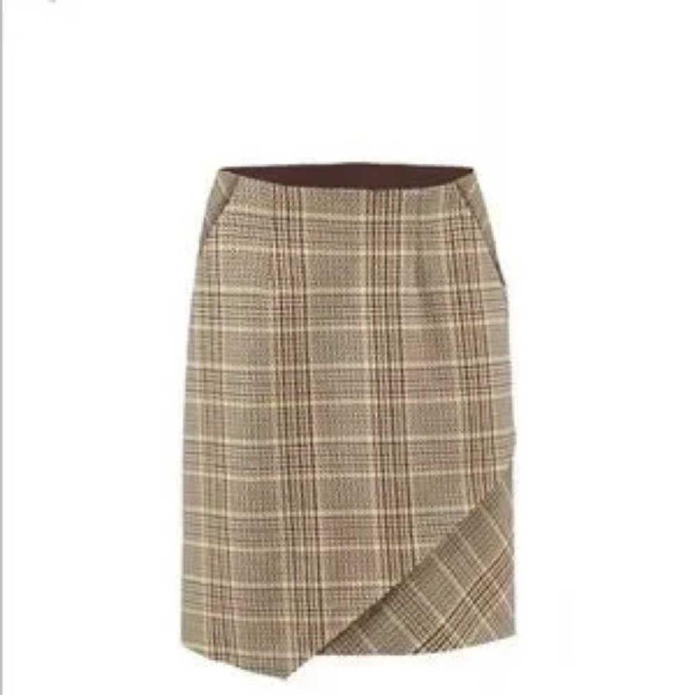 CABI β Pastime Skirt. Style 3584 β Pull-on style in brown plaid. Medium